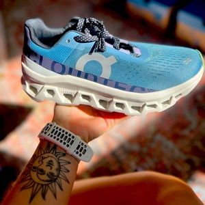 On running cloudmonster sneakers. Dust vapor color